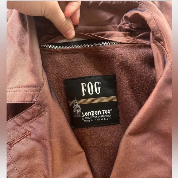 Women’s vintage London Fog trench coat - Picture 3 of 7